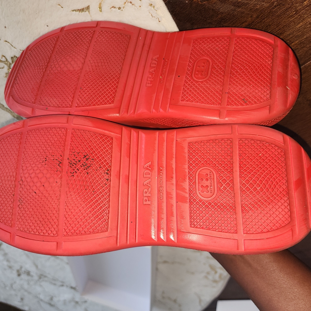 Prada Red Slippers Minimalist Design - Picture 6 of 9